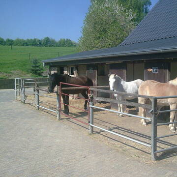 Bild: Stall in  Hubbelrath