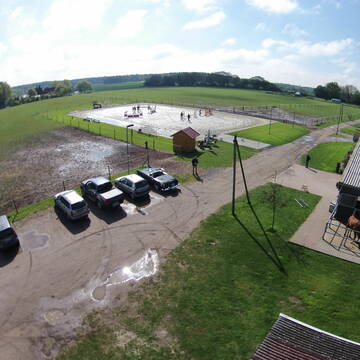 Außenreitplatz mit angenzender Weide 6ha