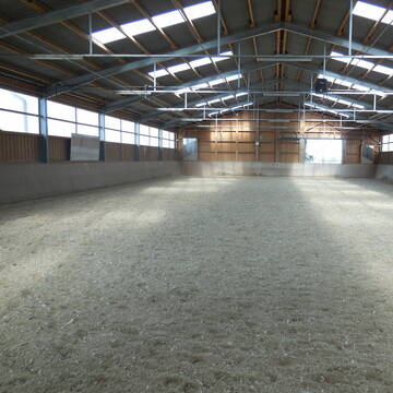 Reithalle mit neuen Boden 20 x 40 m