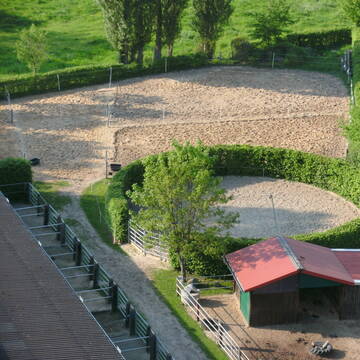 Isihaus, Roundpen u. Reitplatz