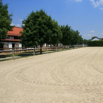 Bild: Stall in  Oberding