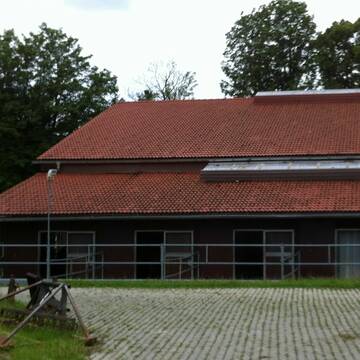 Bild: Stall in  Wackersberg