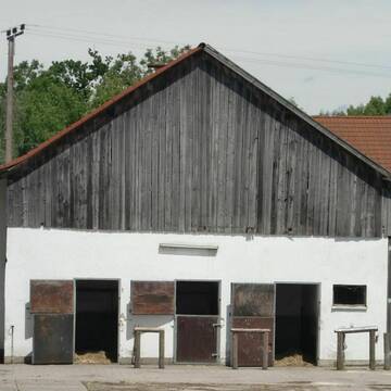 Innenhof mit Ausenboxen