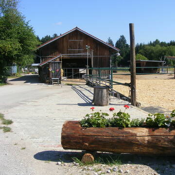 Bild: Stall in  Orthofen