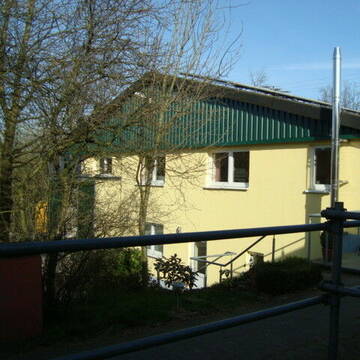 Aufenthaltsraum mit Toilettenanlage