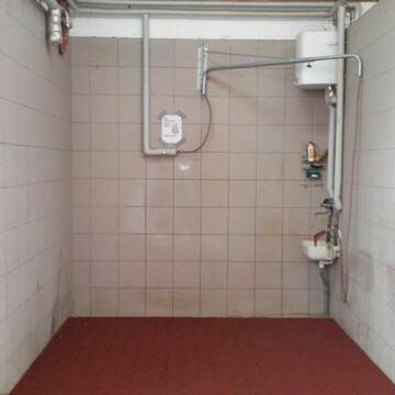 Waschplatz mit spez. Antirutschmatten ausgelegt