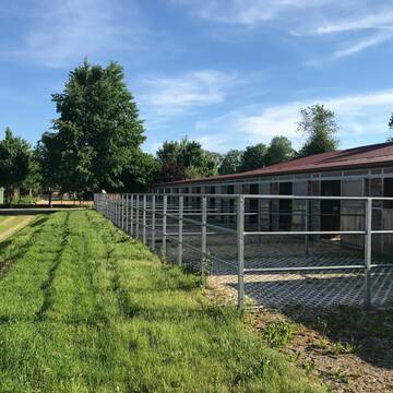 Bild: Stall in  Sauerlach