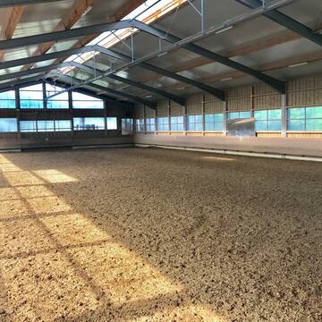 Bild: Stall in  Sauerlach