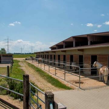 Stalltrakt außen