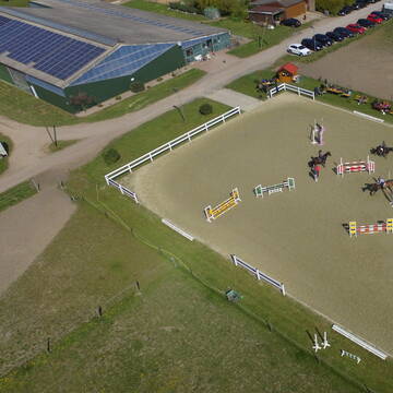 Außenreitplatz mit Parcour