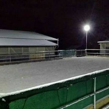 Reitplatz bei Nacht. Größe 17 x 33 m
