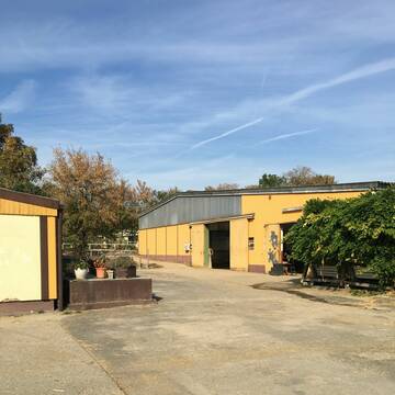 Reitstall und Reithalle