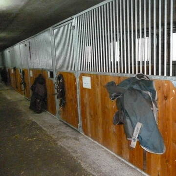 Bild: Stall in  Emkendorf