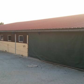 Bild: Stall in  Schöllnach