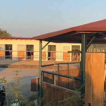 Bild: Stall in  Boxbrunn