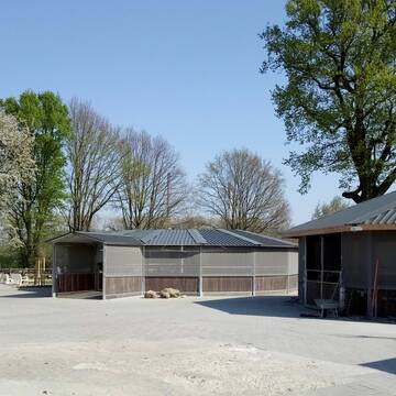 Bild: Stall in  Feldhausen