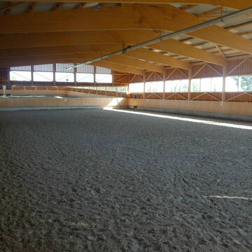 Innenansicht Reithalle mit Verspiegelung