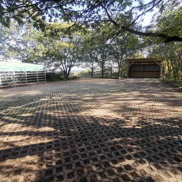 Bild: Stall in  Bescheid