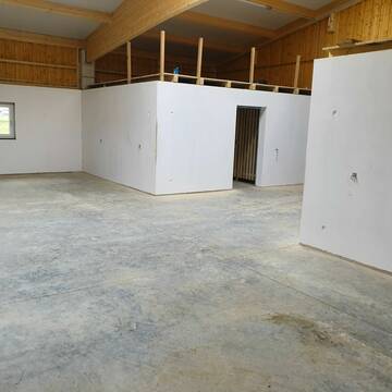 Bild: Stall in  Gauting