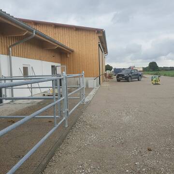 Bild: Stall in  Gauting