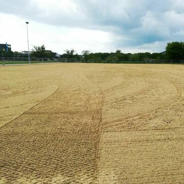 Reitplatz mit Flutlicht 40m x 70m