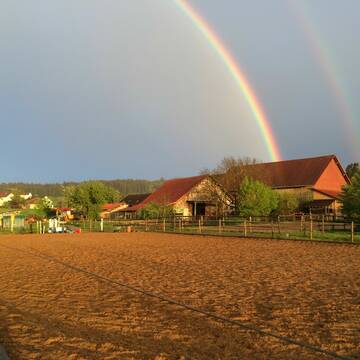 Bild: Stall in  Mellatz