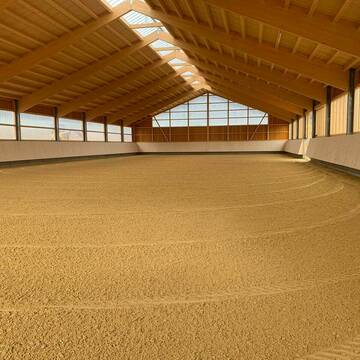 große Halle 25x60m/ kleine Halle 20x40m