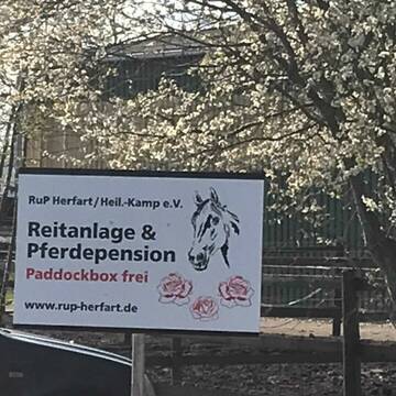 Bild: Stall in  Heiligenstedtenerkamp