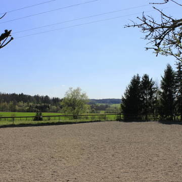Sandplatz mit Ausblick