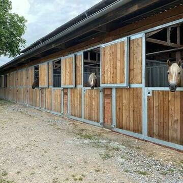 Bild: Stall in  Blowatz