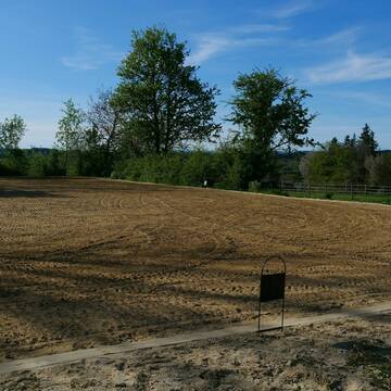 Reitplatz 20x40 m mit Flutlicht