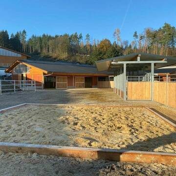 Aktivstall für jeweils 10 Wallache und 10 Stuten