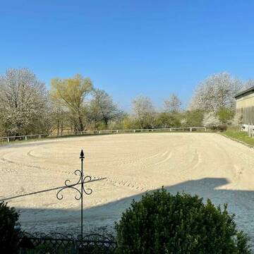 Unser Aussenplatz ( 25 x 45 )