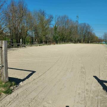 Bild: Stall in  Leithe