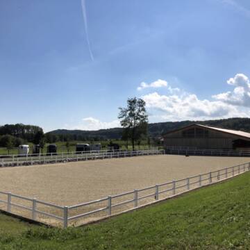 Bild: Stall in  Holzolling