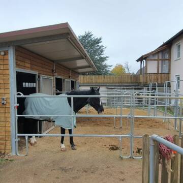 Bild: Stall in  Demantsfürth