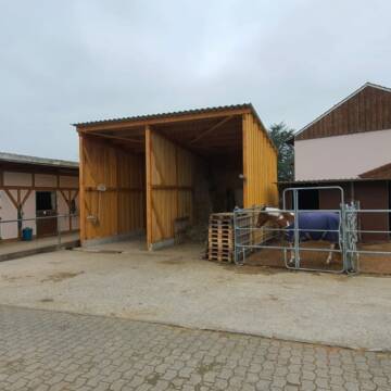 Bild: Stall in  Demantsfürth