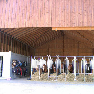 Bild: Stall in  Neuching