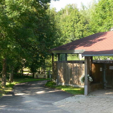 Bild: Stall in  Adelsried