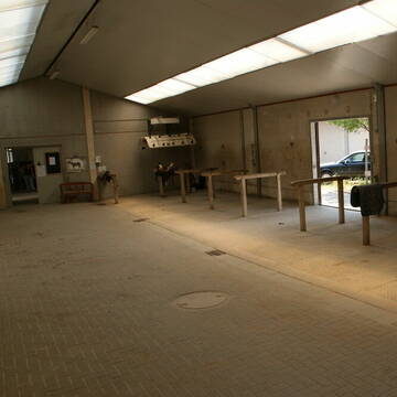 Putz- und Anbindeplätze, mit Solarium