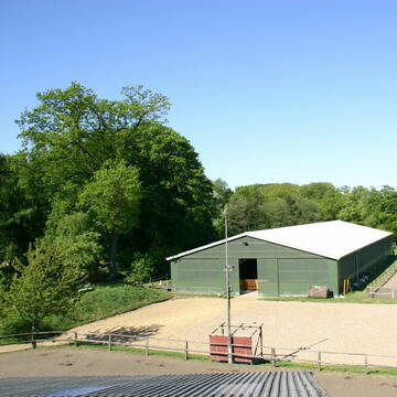 Außenplatz und Reithalle