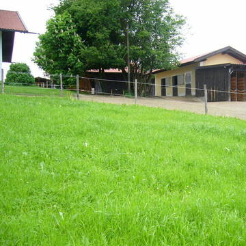 Bild: Stall in  Emmering