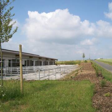 Bild: Stall in  Heldenbergen