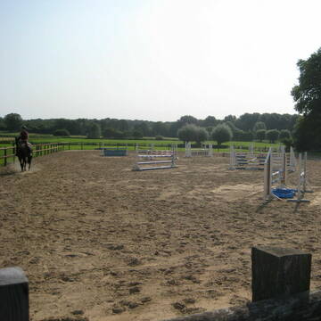 großer Springplatz  45x70m