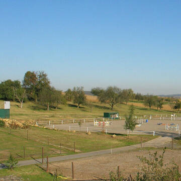 Bild: Stall in  Königsbach-Stein