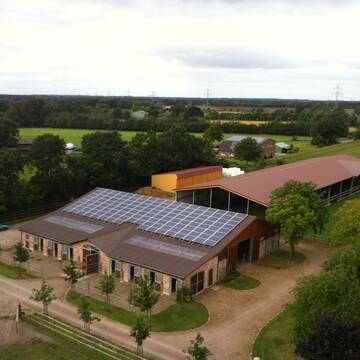 Luftbild Stallungen u. Halle