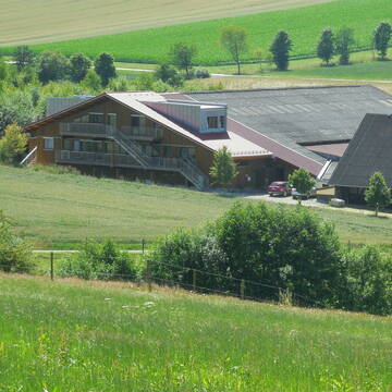 Bild: Stall in  Rennertshofen