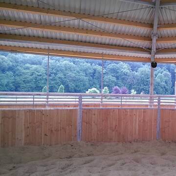 Longierhalle/Führanlage