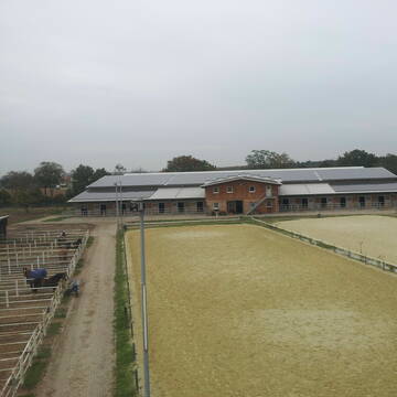 2 Dressurplätze 20 m x 60 m