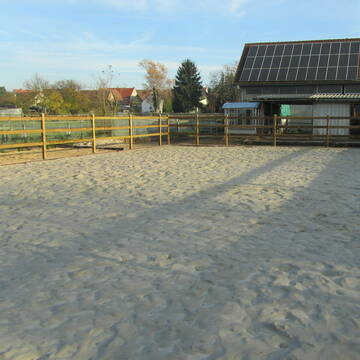Reitplatz + Unterstand 2 + Reithalle